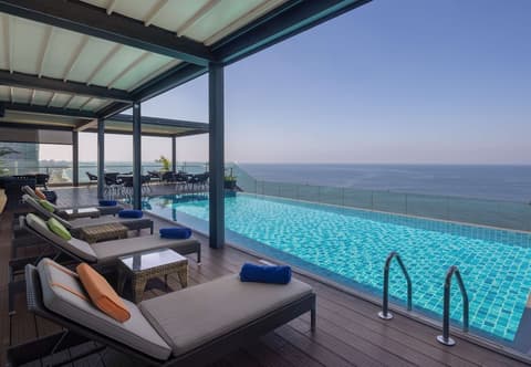 Radisson Hotel Colombo, Bar (on property)