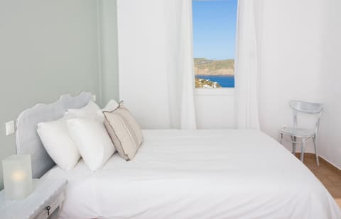 Yakinthos Residence, 