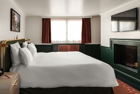 Experimental Chalet, Room