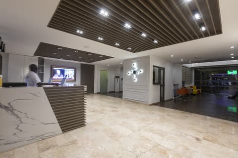 Airport View Hotel, Reception