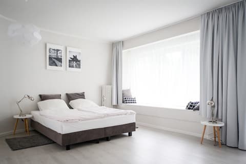 Pomarańczowa Plaża, Room