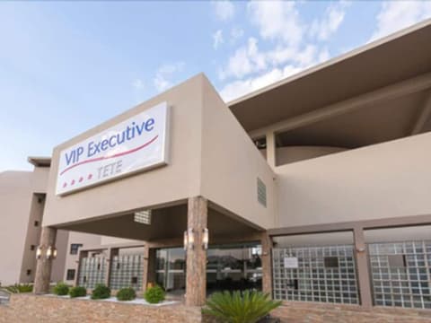 VIP Executive Tete, Front of property