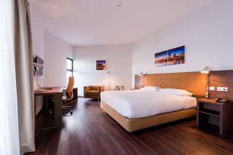 VIP Executive Tete, Room