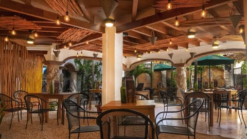 Mezcal Hotel, Interior entrance