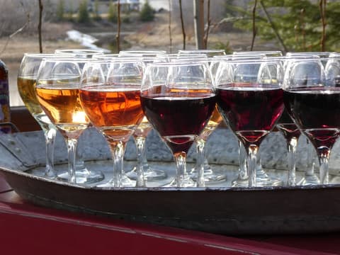 Pike's Waterfront Lodge, Food and drink