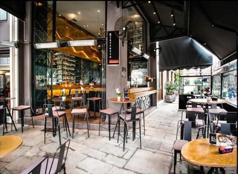 Diamond Suites, Restaurant