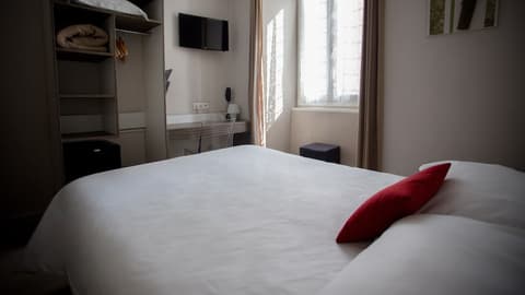 Hotel Napoléon, Room
