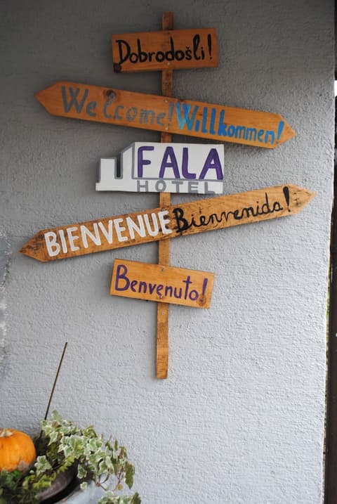 Hotel Fala, Interior entrance