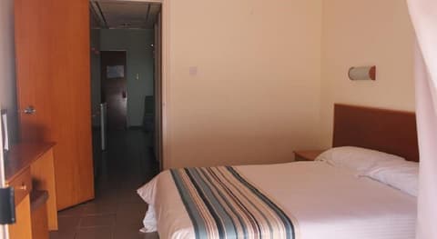 Mayfair Gardens, Room