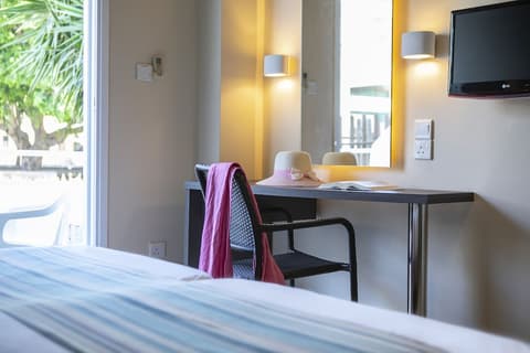 Mayfair Gardens, Room