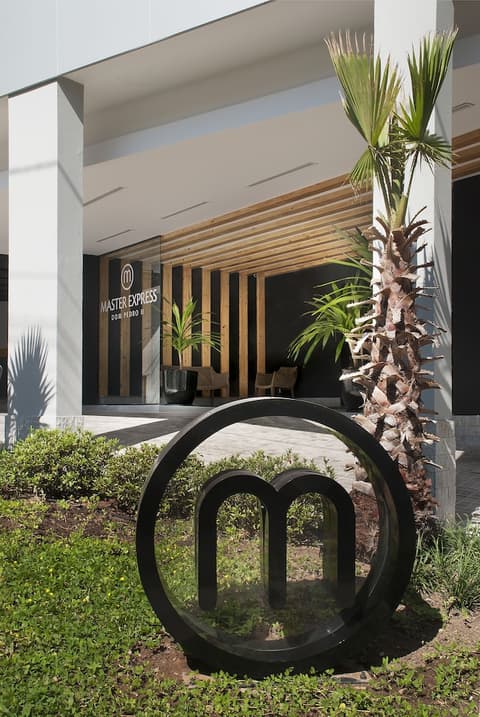 Master Express Dom Pedro II, Garden