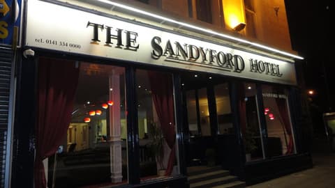 Sandyford Hotel, Restaurant