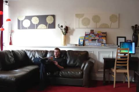 Sandyford Hotel, Lobby