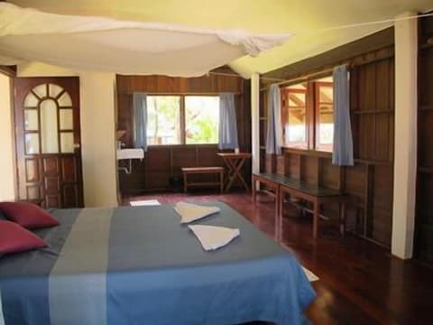 Joy Bungalow, Room