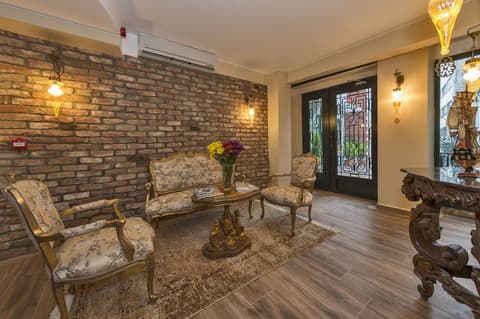 By Murat Royal Hotels, Lobby sitting area