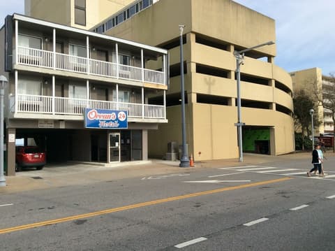 Oceans 24, Interior entrance