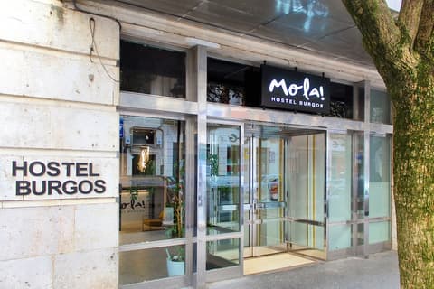 Mola Hostel Burgos, Property entrance