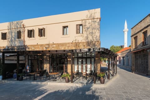 The Wine Hotel, Front of property