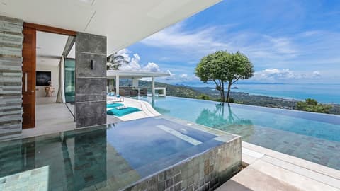 Villa Spice, Interior entrance