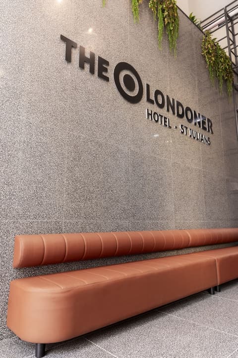 The Londoner Hotel St. Julians, Interior entrance