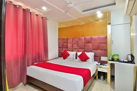 Hotel Bella Vista New Delhi-walk from New delhi railway station, Room