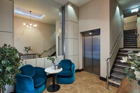 master St. Paul's, Lobby sitting area