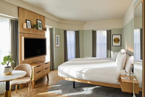 master St. Paul's, Room