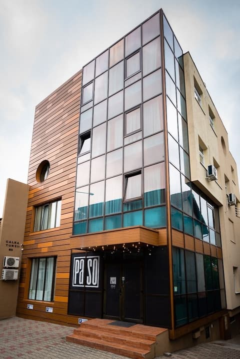 Hotel Paso, Exterior