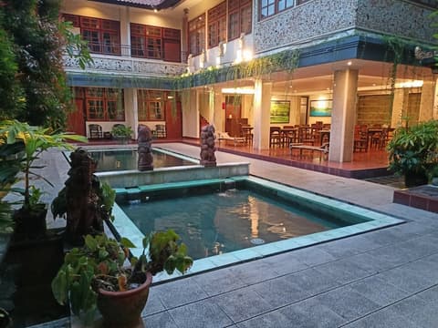 Catur Adi Putra Hotel, Pool