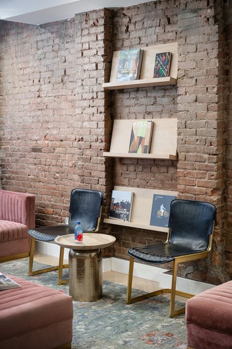 Little Charlie Hotel, Reception