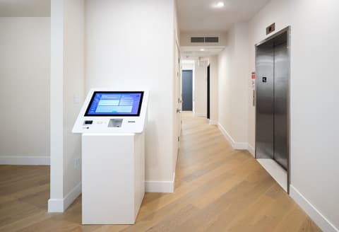 Little Charlie Hotel, Reception