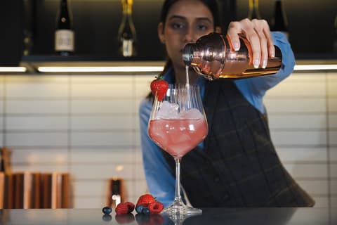 Southgate Hotel London, Bar (on property)