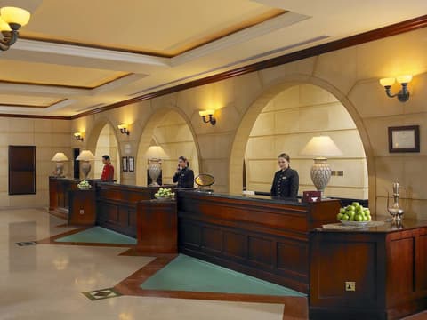 Knight Castle Hotel, Reception