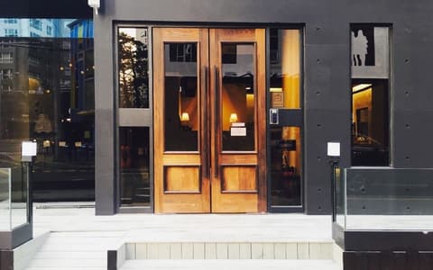 Canvas Black Guesthouse, Property entrance