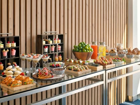 Mercure Dubai Deira, Breakfast area