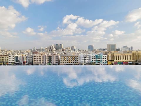 Mercure Dubai Deira, Pool