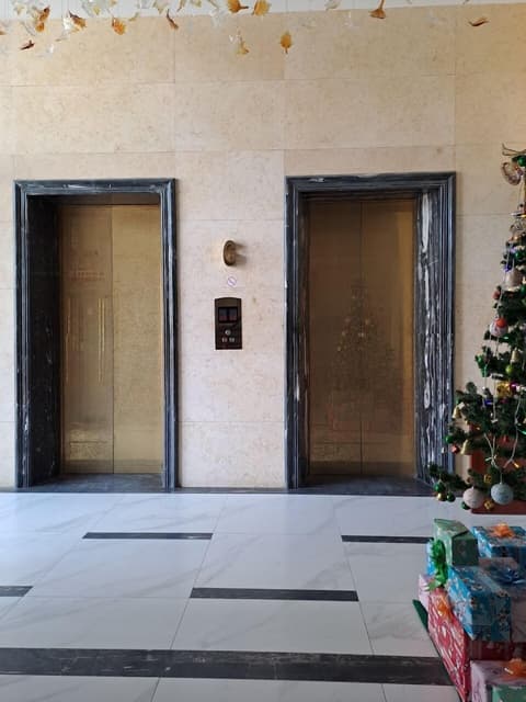 V V Hotel Battambang, Elevator