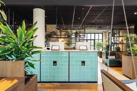 Hotel Schani UNO City, Reception