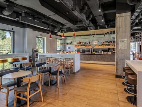 Ibis Budget Madrid Aeropuerto, Breakfast area