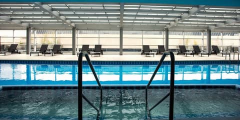 Hilton Mendoza, Pool