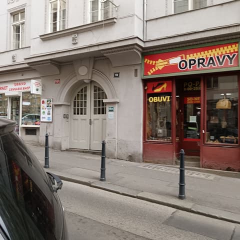 Alcatraz Praha, Exterior