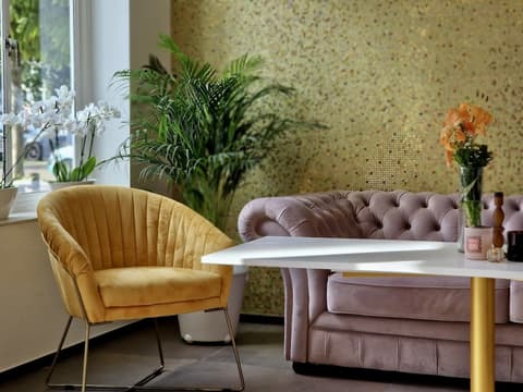 Chasse Residency Hotel, Reception