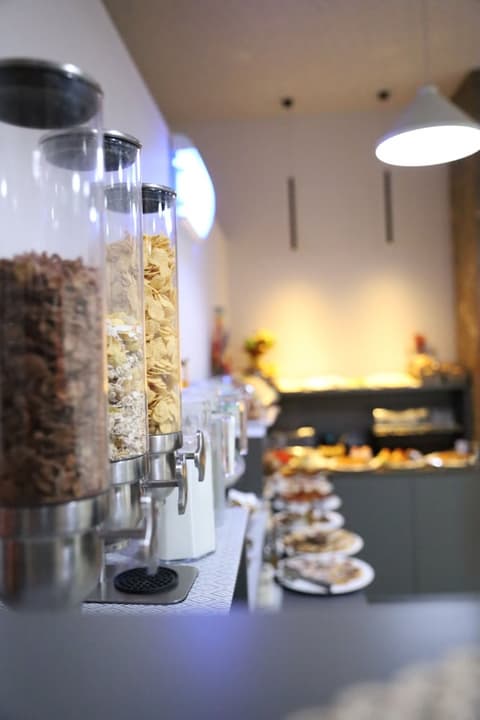 Metro Hotel Terminal, Breakfast buffet