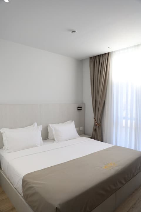 Metro Hotel Terminal, Room