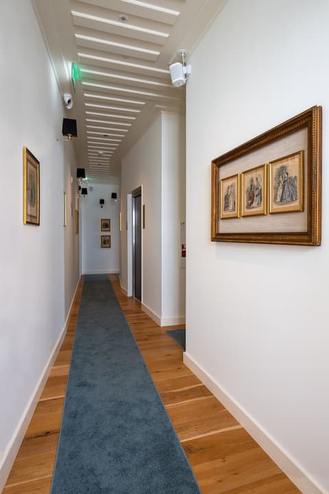 Dona Maria Hotel, Interior entrance