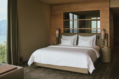 Cape of Senses, Room