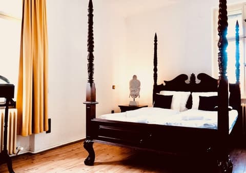 Hotel Nest, Miscellaneous