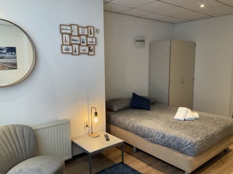 Plato by Hofstad Studios, Room