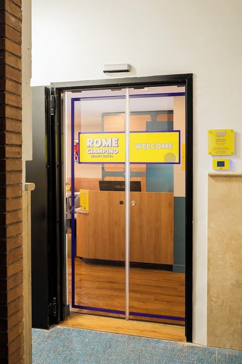 Rome Ciampino Smart Hotel, Interior entrance