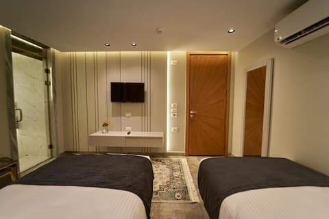 Pyramids Charm, Room